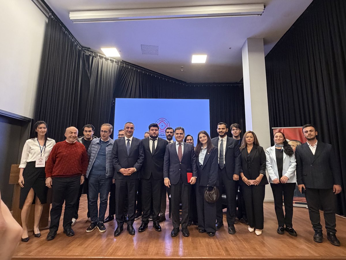 PusulaPlatformu's tweet photo. Pusula Platformu’nun ilk panelini geride bıraktık. 🇹🇷

Geçmişten bugüne Cumhuriyet ve siyaset üzerine konuştuk, düşündük ve fikirlerimizi paylaştık.

Konuğumuz @NaciCinisli ve katılan herkese teşekkür ederiz.

Bu daha başlangıç… 🧭 #PusulaPlatformu #Cumhuriyet https://t.co/sTSLEiQwqj