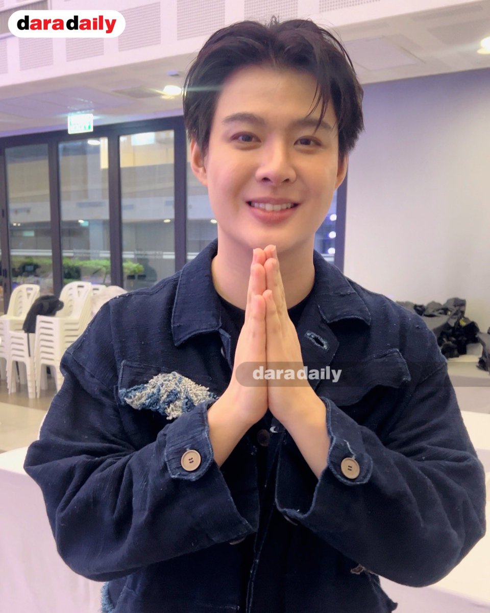 daradaily's tweet photo. เอาหน้าหล่อๆ และรอยยิ้มหวานๆ ของ “น้องเซ้นต์” ในงาน “ไทยฟุ้ง ปรุงไทย” มาฝากค้าบบบ 🥰🫶🏻  น่ารักไม่เปลี่ยนเลยยย 😊

#เซ้นต์ศุภพงษ์ #saintsup #ไทยฟุ้งปรุงไทย #daradaily #ดาราเดลี่ #ข่าวบันเทิง https://t.co/aInOGbYSGA