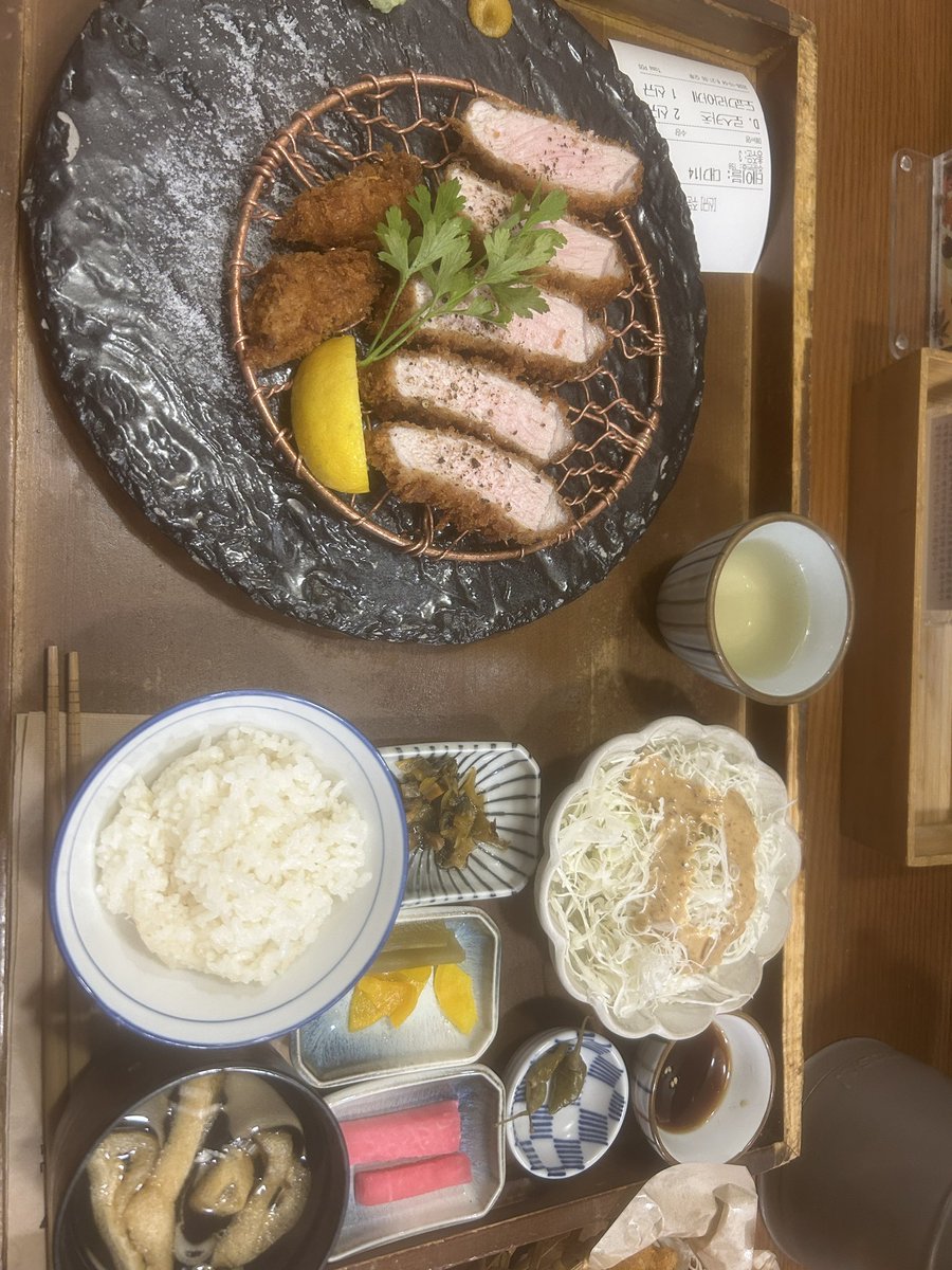 JohnParkKim's tweet photo. 호요 어쩌구 안하지만 해바라기 반 선생님이 가자해서 같이 왔어요 맛있는것도 먹고 선생님 친구도 만나고 즐거웠어요 https://t.co/3QuOzeVHSu