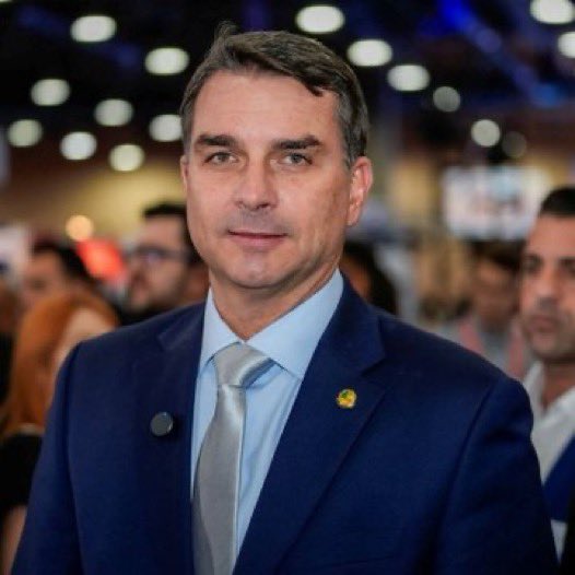 choquei's tweet photo. 🚨ELEIÇÕES: Flávio Bolsonaro vence Lula na Tailândia. https://t.co/qtEMdGCDtD