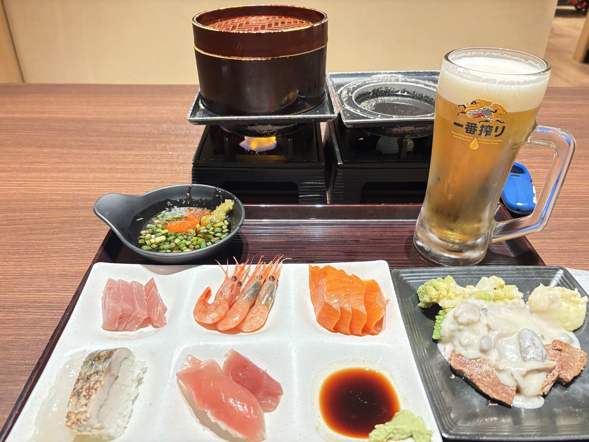 hocopiyo's tweet photo. シルバーウイーク前後から、ほんっとーーーーに色々あって完全にキャパオーバーしてて
さすがに旦那も思うところがあったのか、ゆっくり温泉でも行って来たら？と

で、お一人さま温泉に来ています！
一人ビュッフェで一人飲み放題！さいこー！！ https://t.co/7zK1dn0dmk