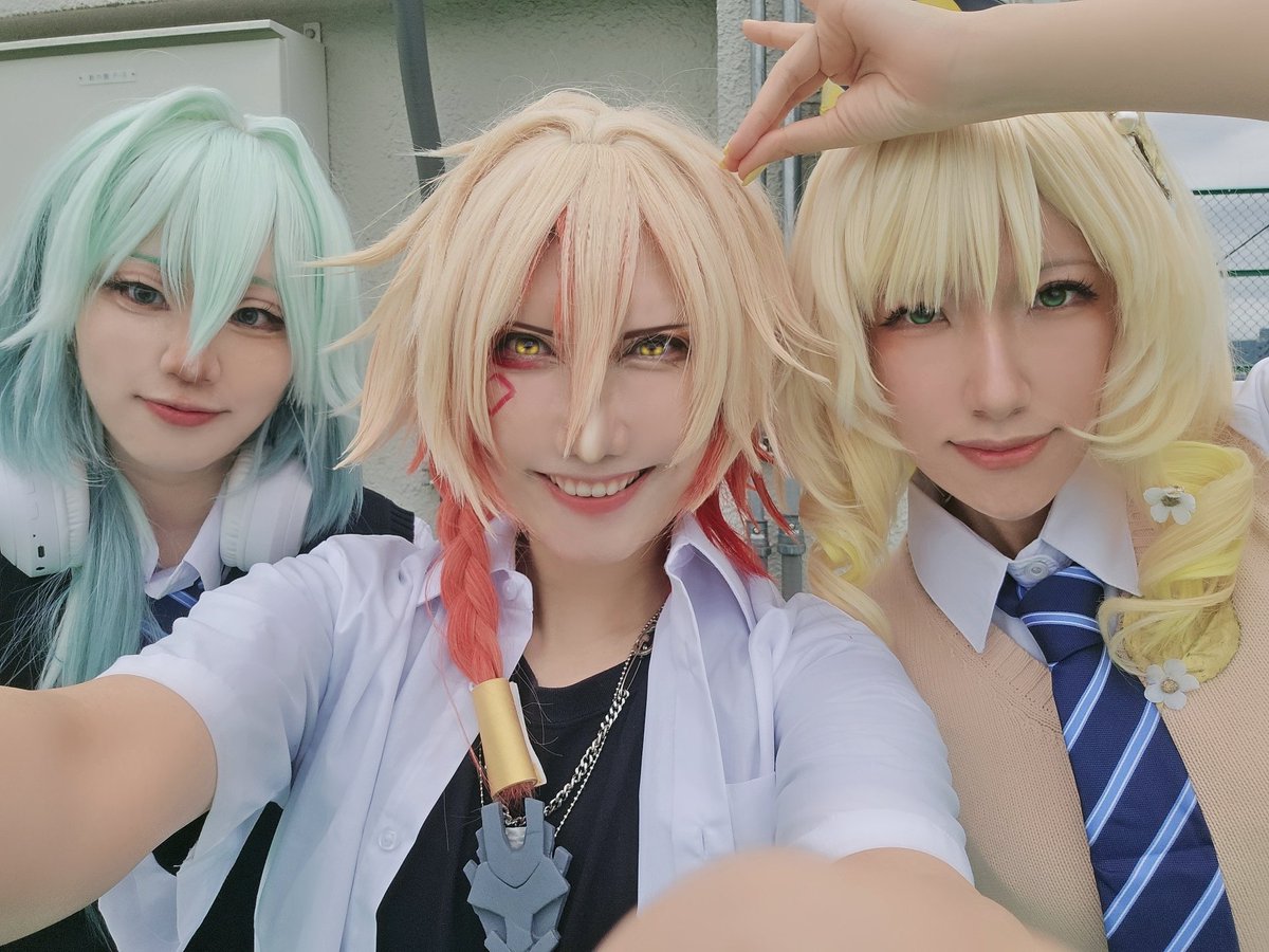 uruhadesuyooo's tweet photo. 遅報の学パロスー！！
黒板に落書きしたり色恋したり楽しすぎました学校久しぶりに行った🏫✨
是非今度通常もやりたいしまた皆で合わせしたいので遊んでくださいご飯も行きましょ😘🫶 https://t.co/cP7JL32yVu