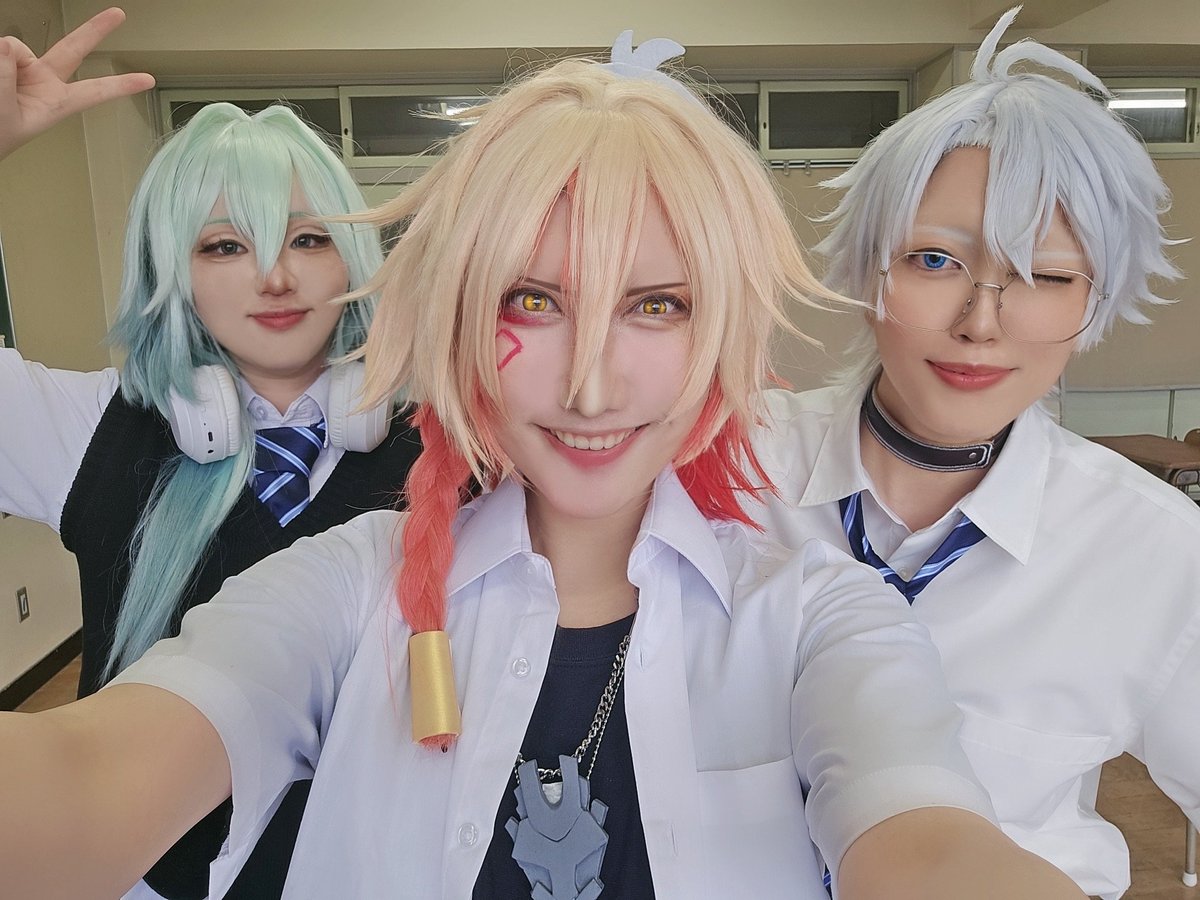 uruhadesuyooo's tweet photo. 遅報の学パロスー！！
黒板に落書きしたり色恋したり楽しすぎました学校久しぶりに行った🏫✨
是非今度通常もやりたいしまた皆で合わせしたいので遊んでくださいご飯も行きましょ😘🫶 https://t.co/cP7JL32yVu