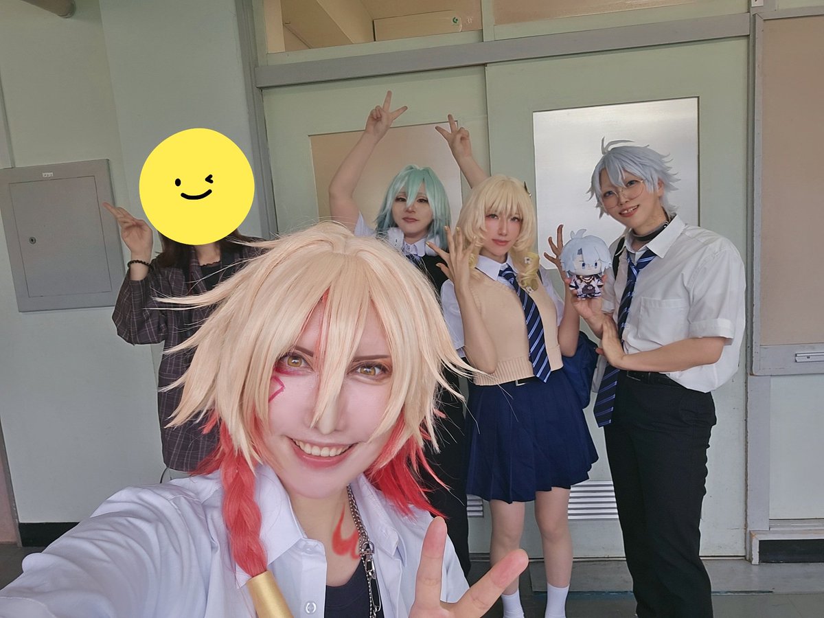 uruhadesuyooo's tweet photo. 遅報の学パロスー！！
黒板に落書きしたり色恋したり楽しすぎました学校久しぶりに行った🏫✨
是非今度通常もやりたいしまた皆で合わせしたいので遊んでくださいご飯も行きましょ😘🫶 https://t.co/cP7JL32yVu