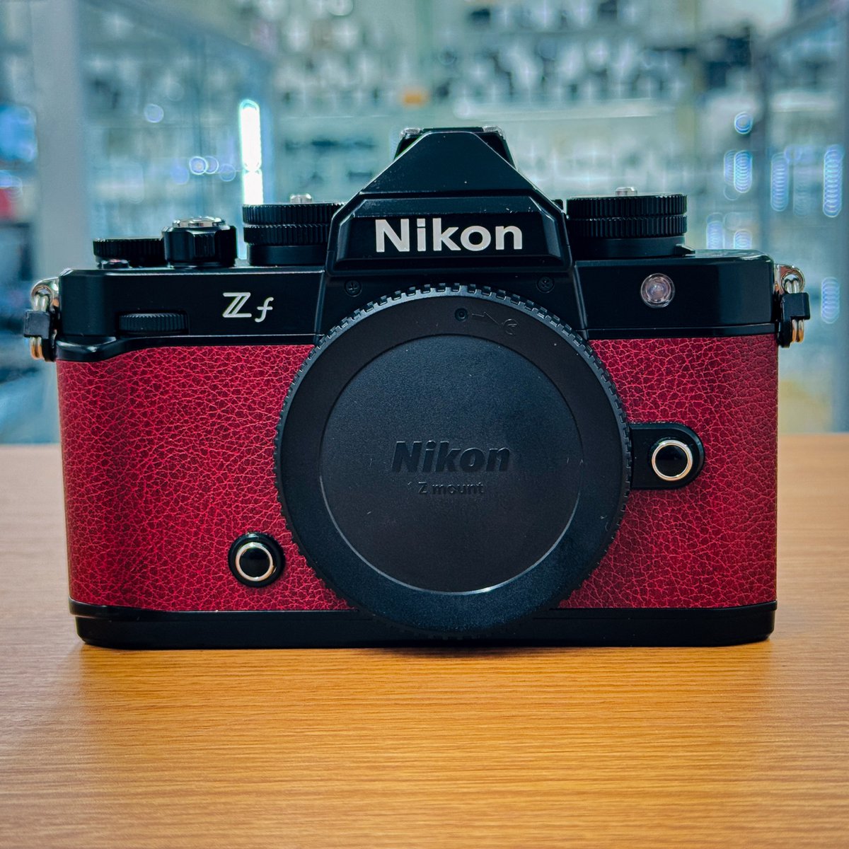 dkcamera2027's tweet photo. Nikon Zf in Red!
The classic Nikon Zf, finished in a deep, understated red.
Paired with the black body, it has a refined vintage look that perfectly suits the Zf’s retro design.
A distinctive camera with plenty of character.
#Nikon #NikonZf #Zf #CameraJapan #Shinjuku https://t.co/TRAZDnHzue