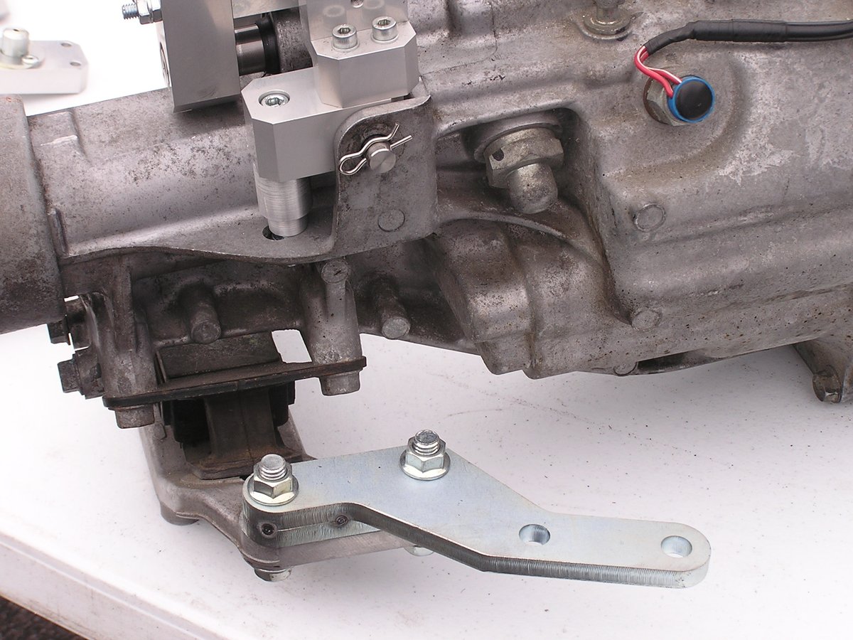 cororin_s's tweet photo. テックさんの
86BRZの6MTを無加工で、AE86に載せられるキット
ハチロクの純正スピードメーターを動かせて、
しかもギア比が変わっても純正スピードメーターの調整可能なパルスセンサー(？)も面白い(^^) https://t.co/g2evfiYaFc