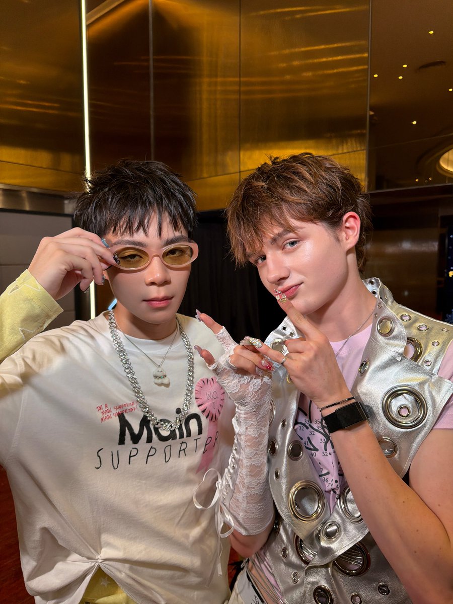 MchoiceTH's tweet photo. ‘เลออน ไป๊ป นิว พีเจ’ GELBOYS และ ‘ภีม ไม้’ GELZBABY พร้อมเจอทุกคนที่ ‘GELBOYS 2 FINAL EP. “BYE BYE, MY STANS”’ แล้วนะค้าบบ 💅🏻🫧

BYE BYE GELBOYS 
#GELBOYS2_ByeByeMyStans #GELBOYS2FinalEP #GELBOYS2_FanscreenStatus #GELBOYS2ตกอยู่ในสถานะติ่งแฟน
#LEON_CIRCRL #LEONBROCCO
#CIRCRL
#MchoiceArtist #MchoiceMusic