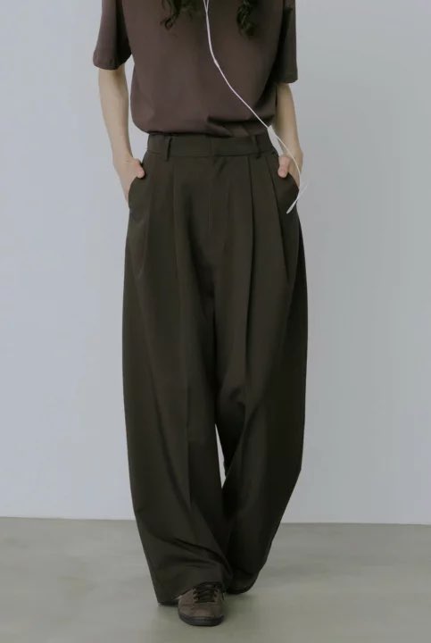 uyuuuu40's tweet photo. UNIQLOのタックパンツは好きだったけど...ちょっと物足りなぁって思っていた人へ。 https://t.co/zoet0xfiCZ