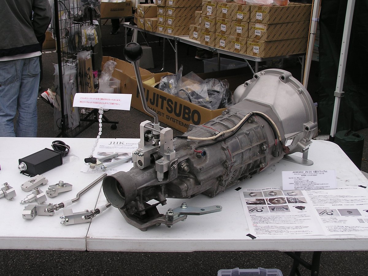 cororin_s's tweet photo. テックさんの
86BRZの6MTを無加工で、AE86に載せられるキット
ハチロクの純正スピードメーターを動かせて、
しかもギア比が変わっても純正スピードメーターの調整可能なパルスセンサー(？)も面白い(^^) https://t.co/g2evfiYaFc