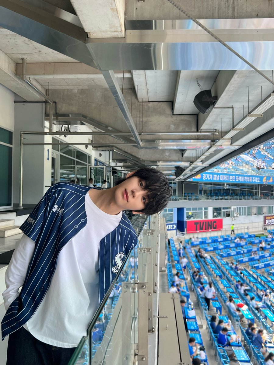 hourlysjw's tweet photo. #SEOJEONGWOO #서정우 #AHOF #아홉 https://t.co/mKrFzUt0uE