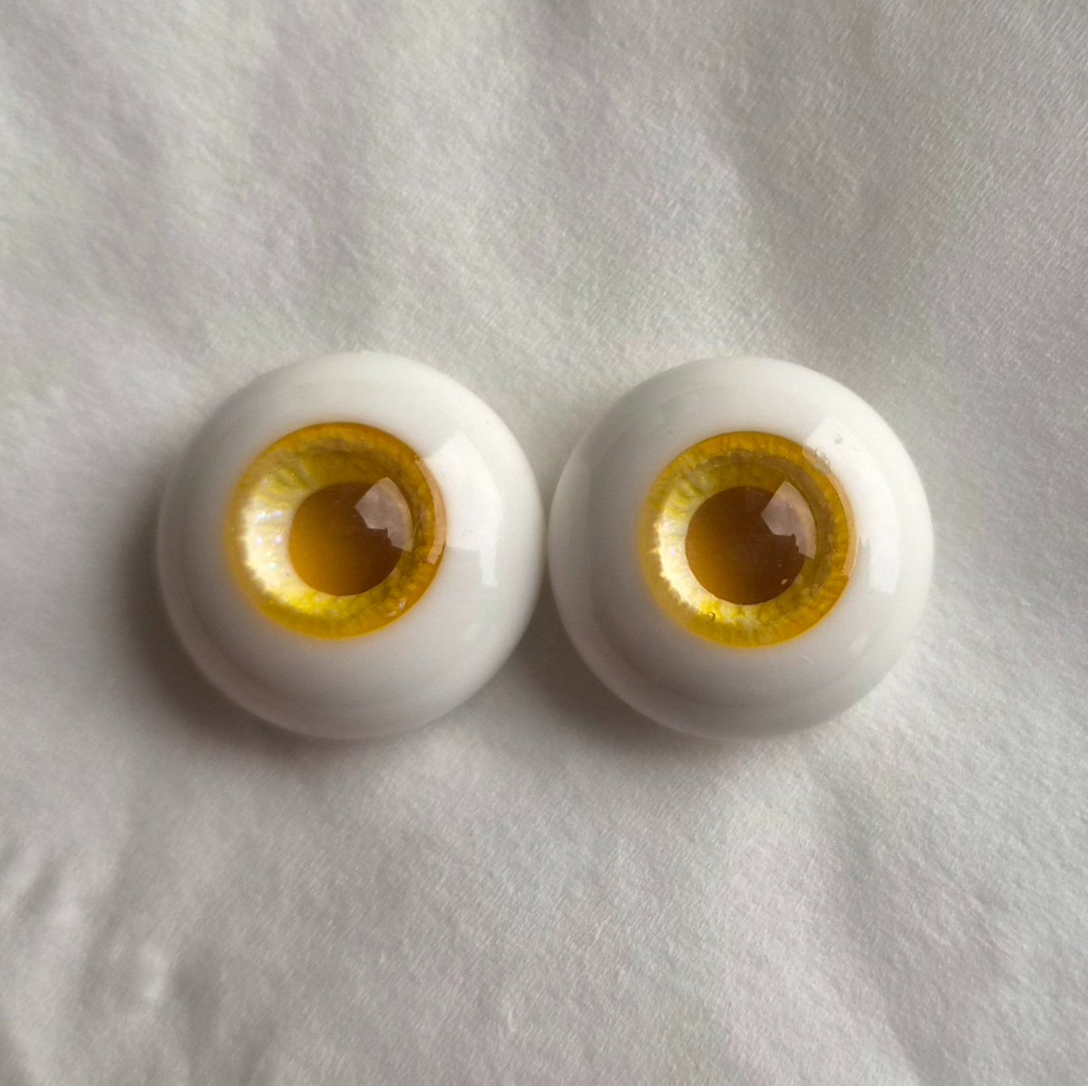 rambler_dolls's tweet photo. #트인덕장터 #오비츠장터 

(운미포)  
미스틱 텐터 베로니카 14mm (2개) 각 6.0  
미스틱 스타더스트 실버 14mm, 18mm 각 6.0 
미스틱 스타더스트 옐로 18mm 6.0    

구매 희망 시 오픈 채팅 부탁드립니다. 
 https://t.co/HuUpArZfbu https://t.co/ymwNs6cw4G