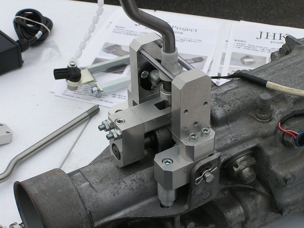 cororin_s's tweet photo. テックさんの
86BRZの6MTを無加工で、AE86に載せられるキット
ハチロクの純正スピードメーターを動かせて、
しかもギア比が変わっても純正スピードメーターの調整可能なパルスセンサー(？)も面白い(^^) https://t.co/g2evfiYaFc