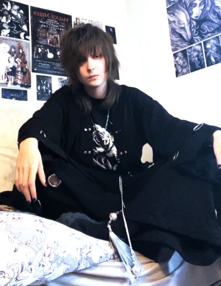 existdread_'s tweet photo. bye my outfit is frying me https://t.co/aAYERE758P