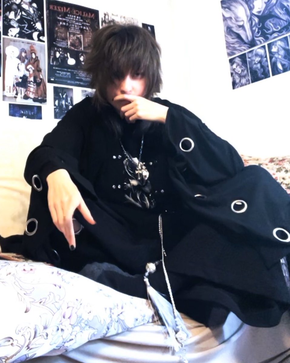 existdread_'s tweet photo. bye my outfit is frying me https://t.co/aAYERE758P