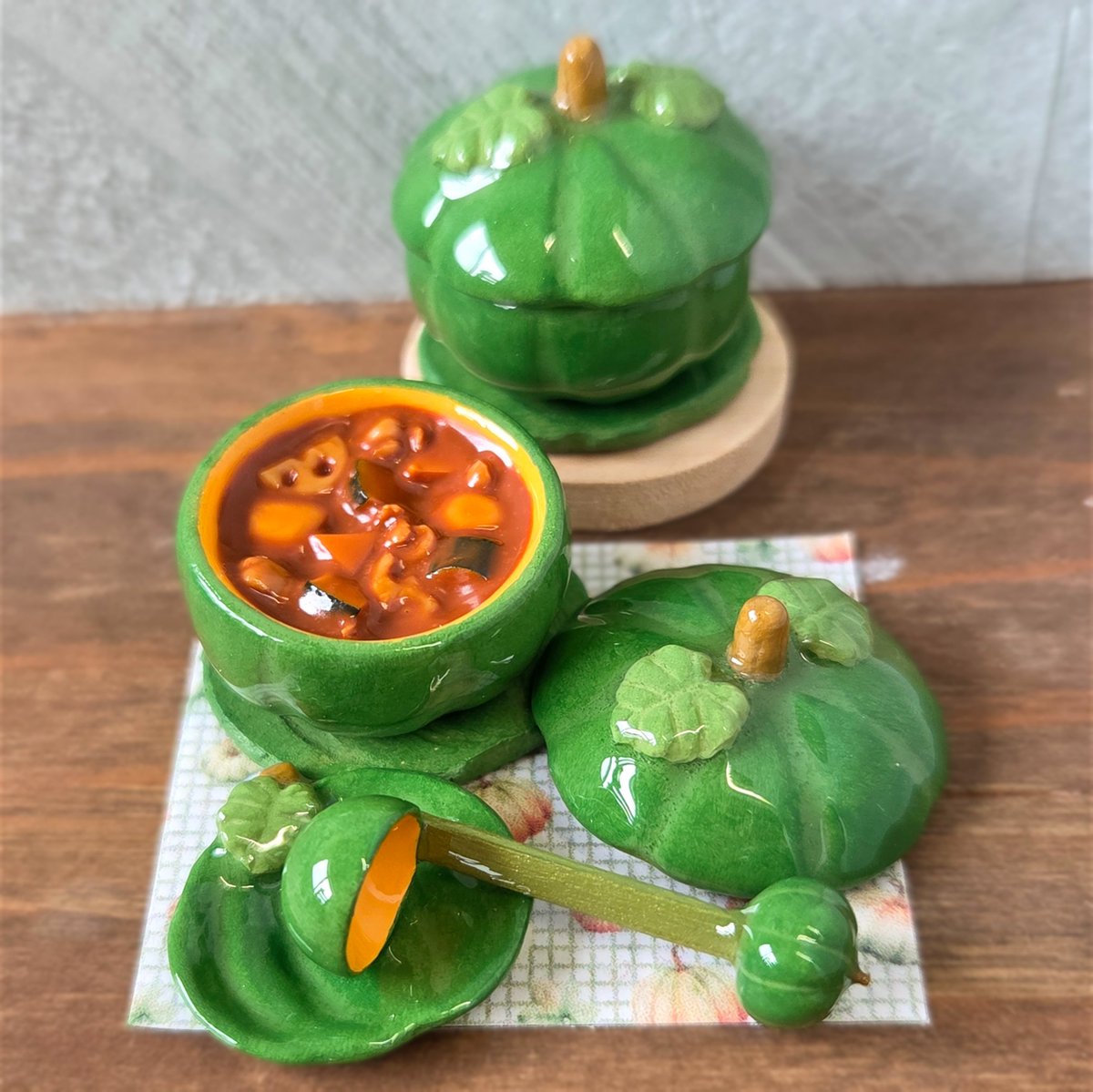 nikottonare's tweet photo. かぼちゃのお鍋でカレーを作ったよ♪︎
かぼちゃとレンコン、秋野菜のカレーです🍛
#ミニチュア #ミニチュアフード https://t.co/8FaJTW75rs