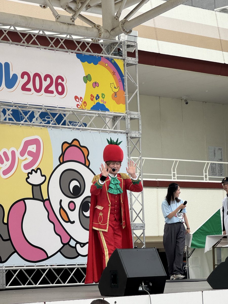 anncoro55's tweet photo. BSNキッズフェスティバル2026✨
トマト兄さん大人気でたくさんの人で万代シティ賑わってました‼️
昨日のなじラテ効果もあったのかなぁ⁇
２年連続のキッズフェスティバル出演〜来年もこのステージで見れると良いなぁ😆✨
ありがとまと🍅✨ https://t.co/EmNnV01WwC