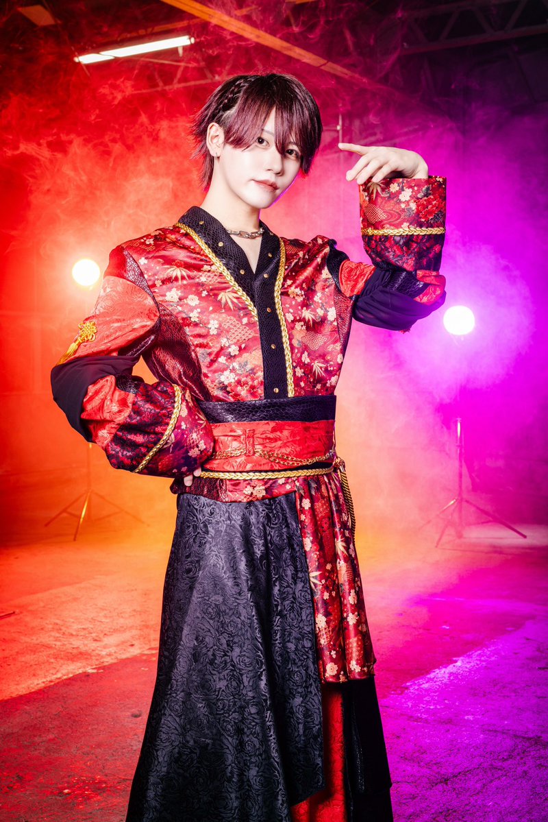 FLAME_0fficial's tweet photo. ◥◣＿＿＿＿＿＿＿＿＿＿＿＿＿＿＿◢◤

　　　　　　FLΛME
　　　　　NEW VISUAL

　　　　✧ 新アー写公開 ✧

　— 𝑨𝒘𝒂𝒌𝒆𝒏 𝒕𝒉𝒆 𝑭𝑳Λ𝑴𝑬 —

　　 新たな姿、新たな物語。
　 ここから始まる、僕らの世界。

◢◤￣￣￣￣￣￣￣￣￣￣￣￣￣￣￣◥◣

💛 YELLOW ：こうよう【@FLAME__koyo】

🩵 LIGHT BLUE ：しょう【@FLAME__sho】

🤍 WHITE　：りょうは【@FLAME_ryoha】

💙 BLUE　 　 ：とら【@FLAME_tora1】

◥◣＿＿＿＿＿＿＿＿＿＿＿＿＿＿＿◢◤

　　　　RP ＋ ♡ ＝ 500

　　達成で次のメンバー公開＿＿＿

　　　　NEXT Member…

◢◤￣￣￣￣￣￣￣￣￣￣￣￣￣￣￣◥◣

　𝑳𝒆𝒕 𝒕𝒉𝒆 𝑭𝑳Λ𝑴𝑬 𝒃𝒆𝒈𝒊𝒏.