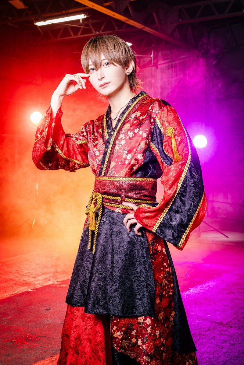 FLAME_0fficial's tweet photo. ◥◣＿＿＿＿＿＿＿＿＿＿＿＿＿＿＿◢◤

　　　　　　FLΛME
　　　　　NEW VISUAL

　　　　✧ 新アー写公開 ✧

　— 𝑨𝒘𝒂𝒌𝒆𝒏 𝒕𝒉𝒆 𝑭𝑳Λ𝑴𝑬 —

　　 新たな姿、新たな物語。
　 ここから始まる、僕らの世界。

◢◤￣￣￣￣￣￣￣￣￣￣￣￣￣￣￣◥◣

💛 YELLOW ：こうよう【@FLAME__koyo】

🩵 LIGHT BLUE ：しょう【@FLAME__sho】

🤍 WHITE　：りょうは【@FLAME_ryoha】

💙 BLUE　 　 ：とら【@FLAME_tora1】

◥◣＿＿＿＿＿＿＿＿＿＿＿＿＿＿＿◢◤

　　　　RP ＋ ♡ ＝ 500

　　達成で次のメンバー公開＿＿＿

　　　　NEXT Member…

◢◤￣￣￣￣￣￣￣￣￣￣￣￣￣￣￣◥◣

　𝑳𝒆𝒕 𝒕𝒉𝒆 𝑭𝑳Λ𝑴𝑬 𝒃𝒆𝒈𝒊𝒏.