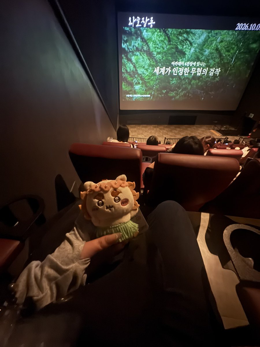 everyshissa's tweet photo. 10/3 2회차
엔딩 노래 듣고 또 울어버림
하치야 무서울정도로 잊기 싫은게 머길래… https://t.co/N4DhlnSLCb