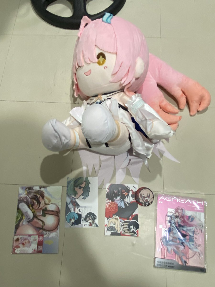notfrimaFGC's tweet photo. Cosmania haul!!

Guilty print from @shirrori 
Stickers and Sopmod pin from @556CH0CL8 

The Aemeath plushie is almost as big as my entire abdomen 😭 https://t.co/hKCBHIopnI
