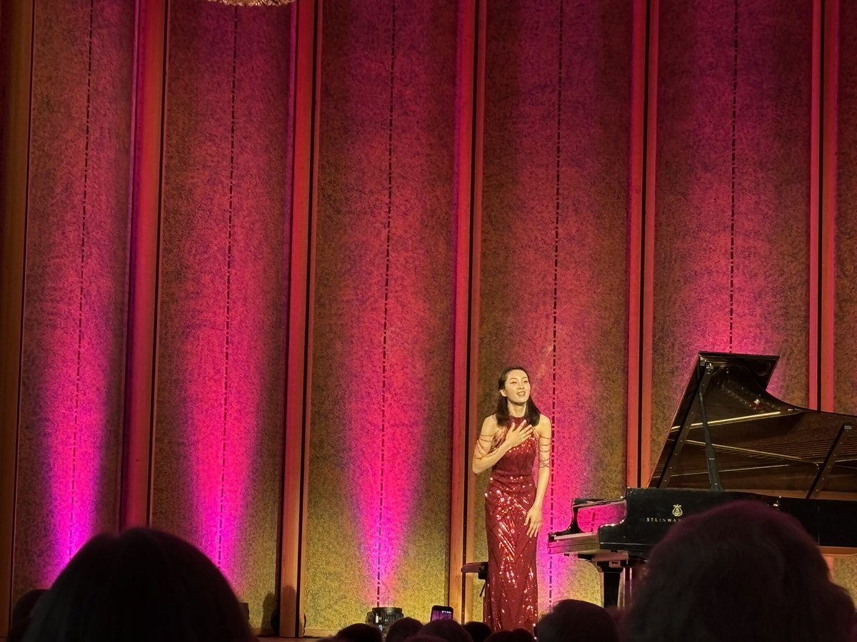 ManuelBrug's tweet photo. Der 3. Tag beim 24. #kissinger #klaviersommer war komplett ๐จ๐ณ: #zhouhuishen, die mit Krรคmpfen kรคmpfte und #dongpingwang spielten #chopin #brahms #yi #rachmaninow #beethoven ##scarlatti #rihm - und die ๐ lachte weiter https://t.co/YXFTOLrV42