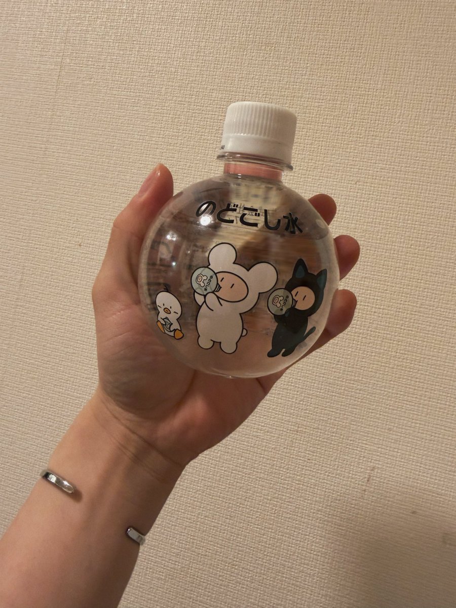 _mykwkn_'s tweet photo. 実は今密かに「水」を作っている。

その名も「のどごし水」

僕がライブ中にゴクゴク飲むあのお水をイメージしてる

まだデザインも適当に当てただけだから全然変わると思う

あと結構水にはうるさい方なんだけど

普通においしい https://t.co/1WnLEFnMqo