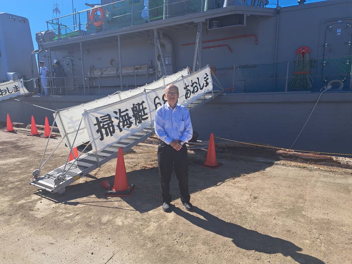 yasukatayama's tweet photo. 片山安孝です。

高砂西港に海上自衛隊の掃海艇が入港したので、見学させてもらいました。厳しい国際情勢の中、日夜国防の最前線で任務にあたっておられる自衛隊の皆さんに敬意を表したいと思います。災害時や鳥インフルエンザ発生時の対応でも自衛隊の皆さんは大きな役割を果たしてきておられます。感謝しかありません。