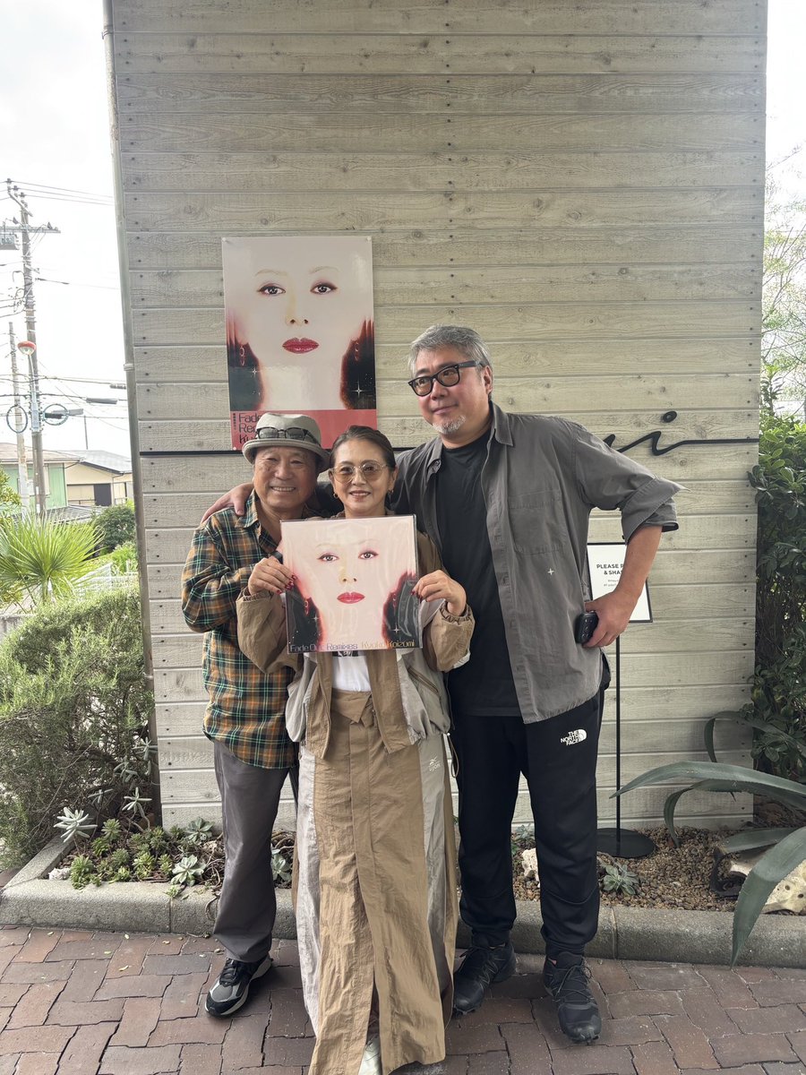 ChikadaHaruo's tweet photo. 昨日葉山の、海のホテルで開催された
小泉今日子『Fade Out Remixes』のアナログ盤リリースパーティーも兼ねて開催されたイベント
イベント「umi conexión “Hayamatic!”」
何と小泉今日子自身もお忍びで駆けつけてくれ大盛況でした。おかげさまでアナログ版の方も大好評発売中！ https://t.co/vy70v9zCWc
