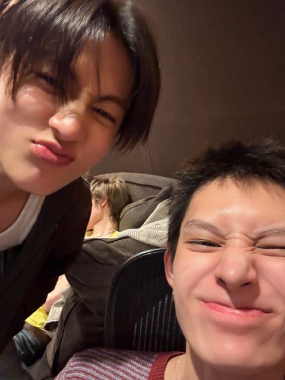 botekmu's tweet photo. “anaknya mirip mamahnya” secara harfiah https://t.co/dt7ZvSFBdU