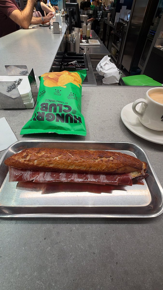 Perxitaa's tweet photo. 20 euros este bocadillo, podéis insultarme 👇 https://t.co/rmJOMgq3Zn