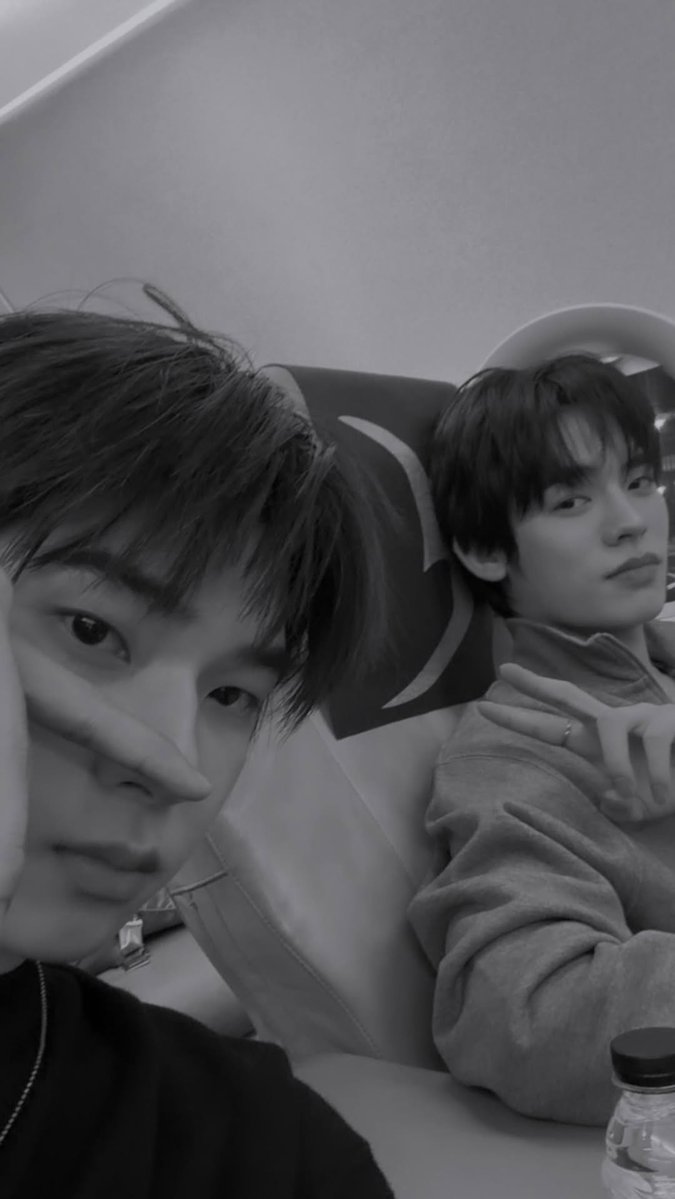 teeteebaipor's tweet photo. กลับไทยเลยเหรอ ไวมาก เดินทางปลอดภัยค้าบตี๋ป๋ออออ 🫳🐶🐻‍❄️ https://t.co/WEWOyy6wrI