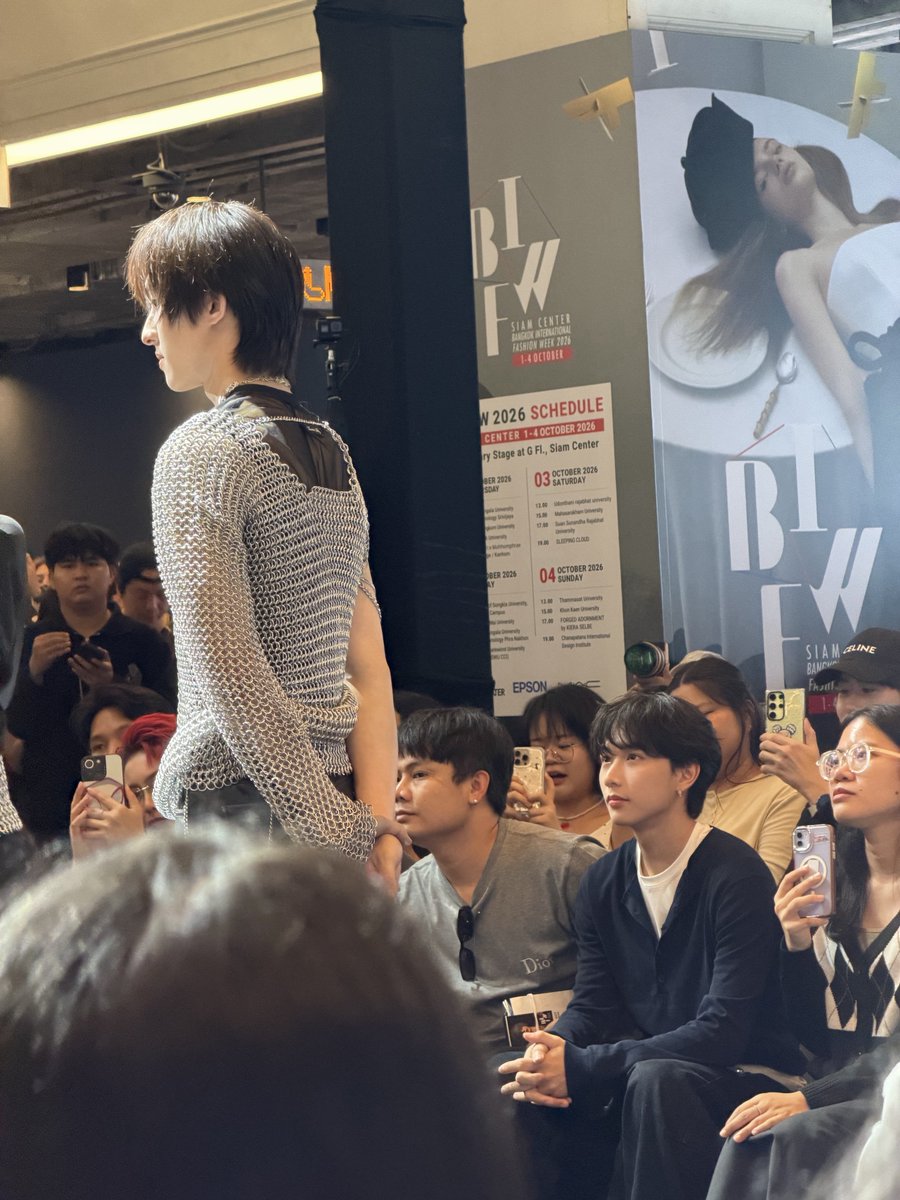 HommebTH's tweet photo. @iqmtime 

#SiamCenterBIFW2026xKONG 
#KieraSelbeRunway2026 https://t.co/UQinJqBnxt