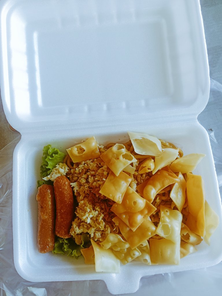 dobbymango's tweet photo. TWITTER PLEASE DO YOUR MAGIC! 🥺

Haiii guys, karena orang tuaku sakit lagi. Dan aku butuh biaya buat beli pampers nya beliau, aku mau jualan beberapa menu berikut :

1. Gimbab ayam 15k
2. Mie jebew 13k
3. Ayam geprek 15k

Bisa dibuat jumat berkah yaa! https://t.co/T7yyvSa5WZ