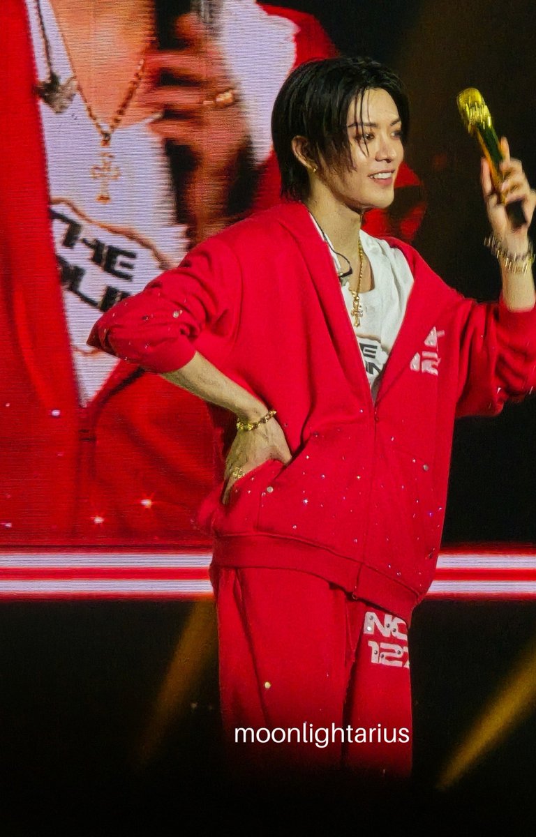 moonlightarius's tweet photo. Ada gitu yang nyeletuk "Emasnya YUTA banyak amat ya" 🤣🙏 inilah CEO Unbave 🔥

#YUTAatRedline 
#中本悠太 #ユウタ #유타 #NCT127
#NCT127_5TH_NEOCITY_THE_REDLINE
#THE_REDLINEinJakarta https://t.co/DMaVhh6MCI