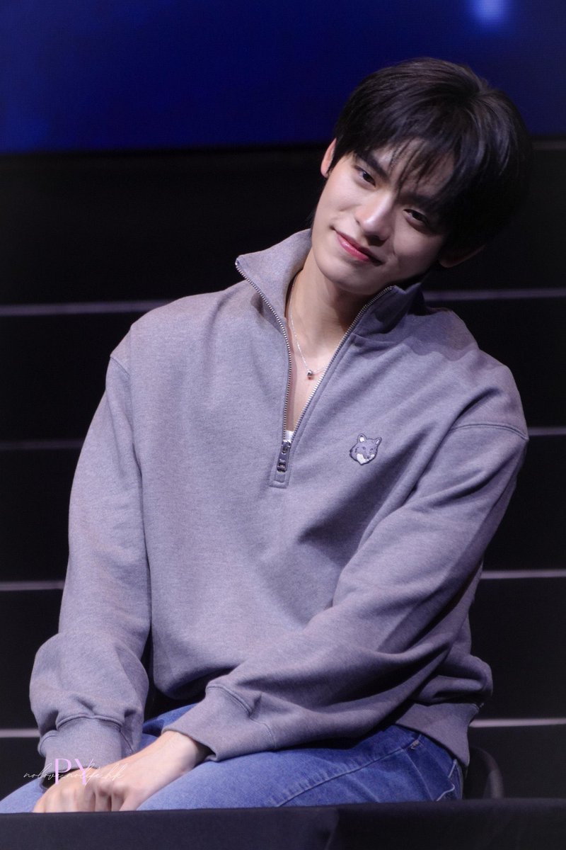 pttpluver's tweet photo. i am so weak right now. how can a person look this cute? 💔💔 aigoooo https://t.co/ukEft44qVv