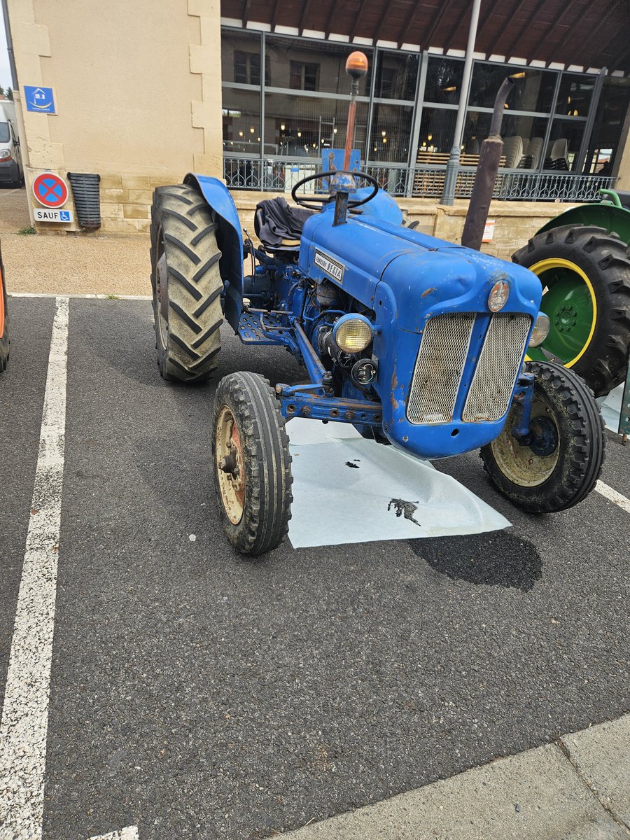 yohanberat10384's tweet photo. JOURNÉE VINTAGE À MIRANDE ! 🛵🚜
dimanche 4 octobre
Exposition de tracteurs enciens
#tracteurAnciens #mirande #gers #vintageJOURNÉE https://t.co/4MX6QGntuP
