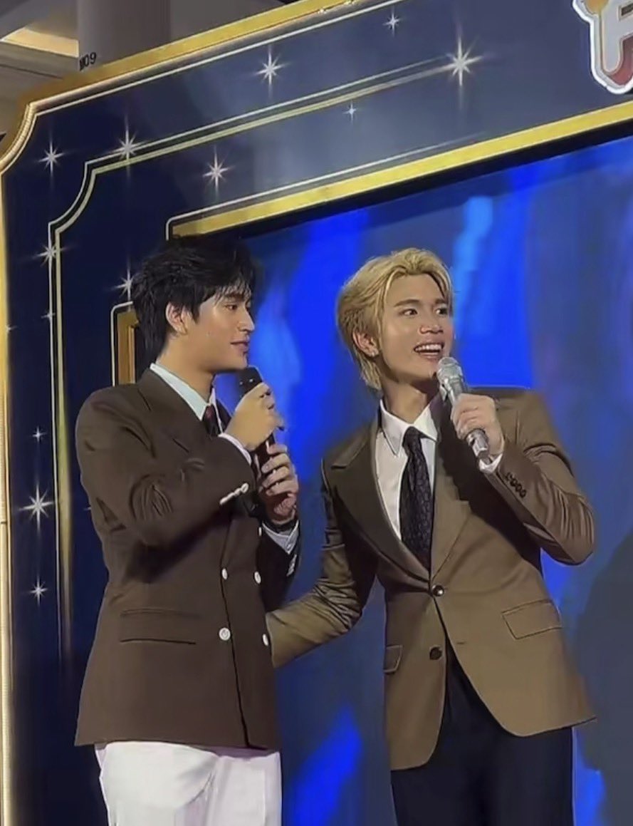 siskedd's tweet photo. เจมีไนน์ใช้ช่องเสียงที่เท่าไหร่คุยกับบี๋นิ แล้วชินมือกันมากคนนี้โอบไหล่ คนนึงโอบเอวอะะพี่🫪🫪🫪🫪🫪🫪🫪🫪🫪🫪🫪🫪🫪

GEMINIFOURTH LKN AT PATTAYA
#NEKKOxGFLKNinPattaya https://t.co/j3fIGgwpBm