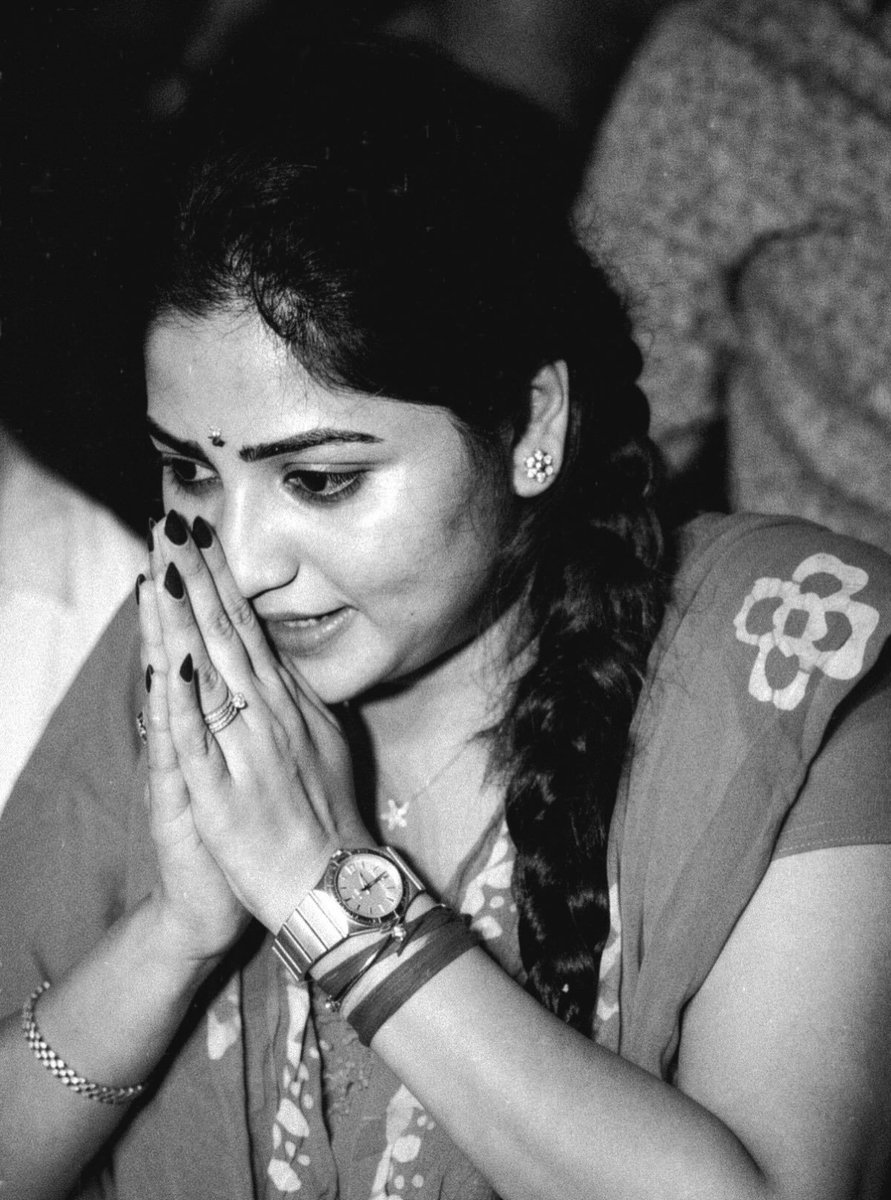 RachitaRamDQ's tweet photo. ಎಲ್ಲರಿಗೂ ನಮಸ್ಕಾರ 🙏🏻

ನನ್ನ ಹುಟ್ಟುಹಬ್ಬಕ್ಕೆ ಬಂದು, ನಿಮ್ಮ ಮನೆಯ ಮಗಳೆಂದು ಭಾವಿಸಿ ಇಷ್ಟು ಪ್ರೀತಿಯಿಂದ ಮತ್ತು ಅದ್ದೂರಿಯಾಗಿ ನನ್ನ ಹುಟ್ಟುಹಬ್ಬವನ್ನು ಆಚರಿಸಿದ ಪ್ರತಿಯೊಬ್ಬ ಅಭಿಮಾನಿಗೂ ತುಂಬಾ ಧನ್ಯವಾದಗಳು🙏🏻♥️
ನಿಮ್ಮನ್ನೆಲ್ಲಾ ಭೇಟಿಯಾಗಿ, ನಿಮ್ಮ ಪ್ರೀತಿಯನ್ನು ನೋಡಿದ್ದು ನನಗೆ ತುಂಬಾ ಖುಷಿಯಾಯಿತು. https://t.co/6lLvoRFheh