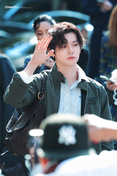 filwyj's tweet photo. YEONJUN MIUMIU PRINCE
#YEONJUNxMiuMiu #YEONJUN
#MiuMiuSS27 @MIUMIUofficial https://t.co/f0bgdIckn5
