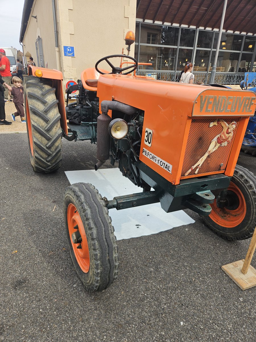 yohanberat10384's tweet photo. JOURNÉE VINTAGE À MIRANDE ! 🛵🚜
dimanche 4 octobre
Exposition de tracteurs enciens
#tracteurAnciens #mirande #gers #vintageJOURNÉE https://t.co/4MX6QGntuP