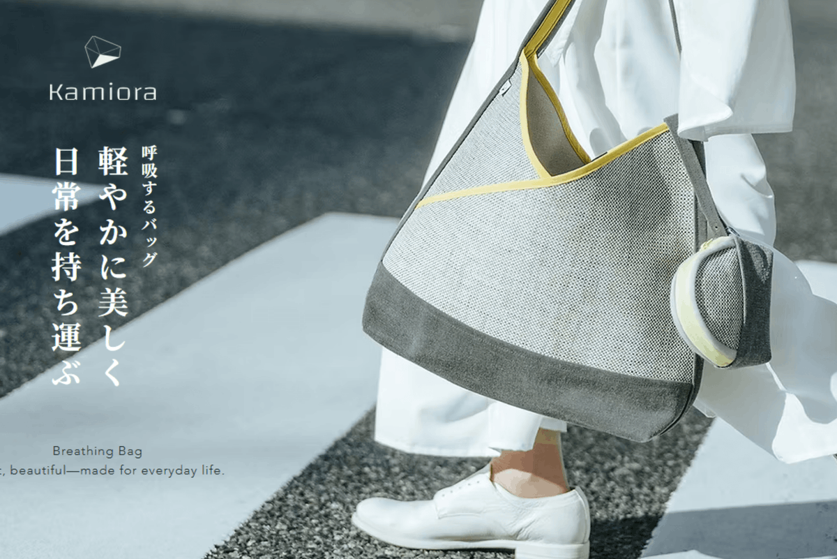 brand_mca's tweet photo. 【Kamiora｜紙布を現代の暮らしへ再構築する素材循環型ブランディング】

100年以上の歴史を持ちながら、日常用途での認知と市場が限られていた伝統織物「紙布」。
Kamioraは、安田女子大学の学生との共同開発を起点に、3C分析から「日常で使え、背景を語れる日本素材プロダクト」という空白市場を発見。撥水性・強度・縫製性を再設計し、4商品群を開発しました。
紙布、尾道帆布、産業副産物の鉄粉を組み合わせ、販売が次の生産と技術継承につながる素材循環型ブランドを構築した事例です。

末宗 千登世
株式会社Raymaka
1級資格保持者