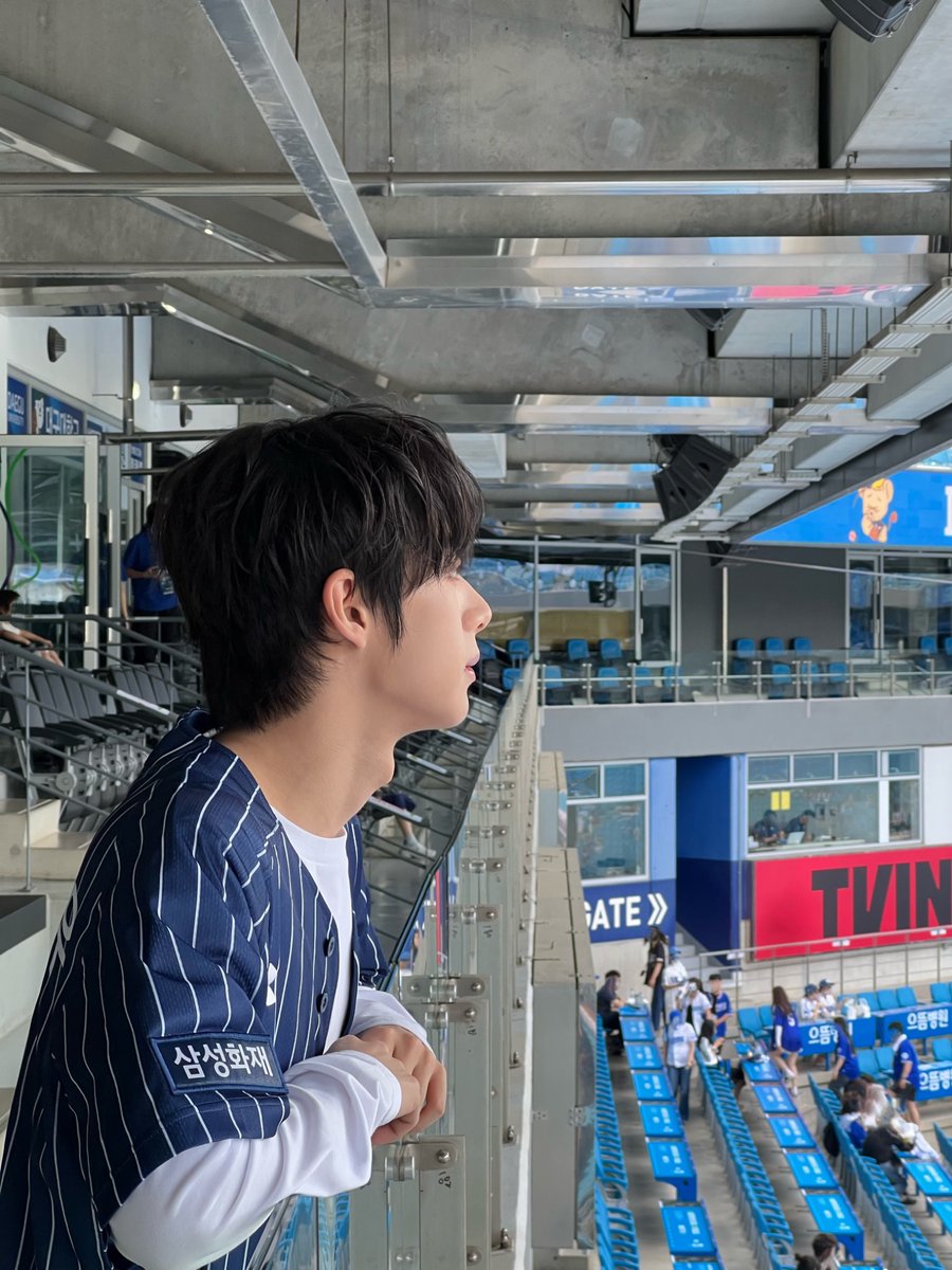 hourlysjw's tweet photo. #SEOJEONGWOO #서정우 #AHOF #아홉 https://t.co/Sl8GWOZGhJ