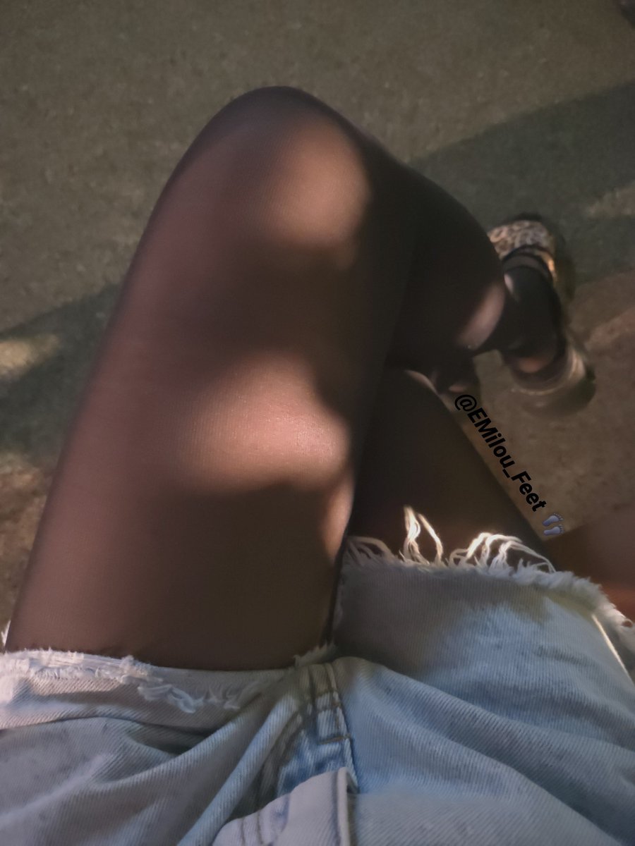 EMilou_Feet's tweet photo. Thick tights.🧐

#tights #sexy #cute https://t.co/ceOuPNGupg