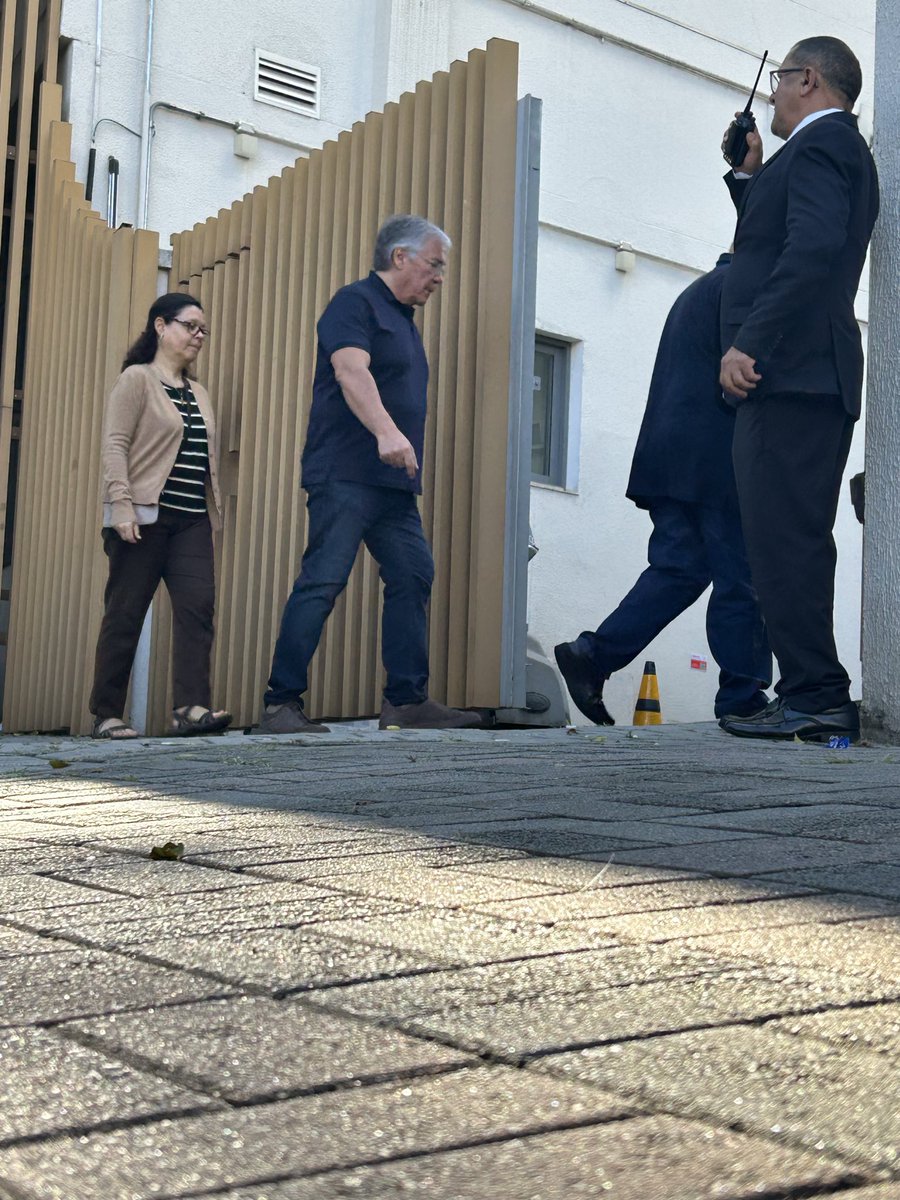 LemusteleSUR's tweet photo. Abren las urnas en São Paulo. Comenzó la primera vuelta de las elecciones 2026 en Brasil. https://t.co/vDCDG2KCkf