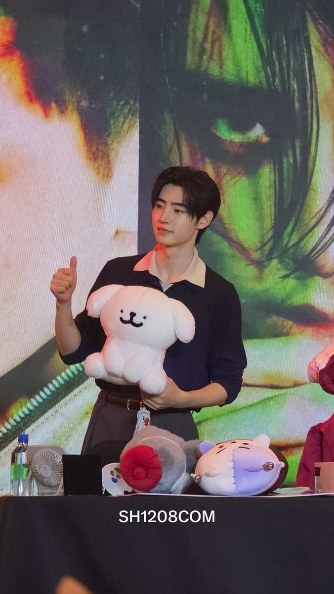 sh1208com's tweet photo. Shopee x ENHYPEN fansign in Manila | 261004

Sunghoon with my Maltese gift 🥹💓 https://t.co/svYpMuzIaO
