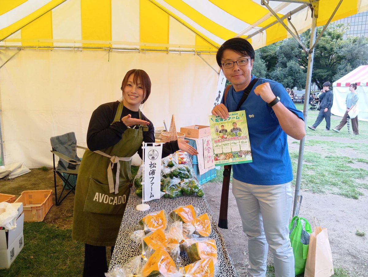 Kanesan1107's tweet photo. 【凄いぞ！北九州市若松区】
若松で100年以上前から続く専業農家の「松浦ファーム」さん。本日のイベントに出展されており、ご挨拶させていただきました！（とうもろこし🌽がとても有名。シーズンオフ）

お兄様と妹様で経営されており、七代目の妹さんとお話しできたのですが、なんと私の最近の若松での活動やInstagramの投稿を既に全てご覧いただいていたとのこと！「いつ来るのかしら？」と話題になっていたそうで…大変失礼いたしました😅 
近く仲間と農場にお邪魔させてください！

購入した新鮮なお野菜は、そのままの味を楽しみたくてサラダに。素材の味が際立っていて、もう絶品でした😋  
全国の皆さま、ぜひ応援をよろしくお願いします！

なお画像のうさぎは、よか隊メンバーです🩵

松浦ファームさんのInstagramはこちら💁‍♂️
https://t.co/GoNcfP0qXX

※許可をいただき、お顔をアップしております。