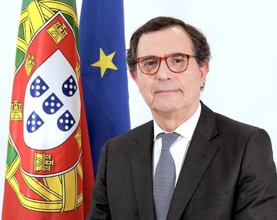 Thisever_'s tweet photo. 🇵🇹🗣️ Portugal Minister Manuel Castro Almeida on Cristiano Ronaldo: “Ronaldo get huge impact on Portugal brand. Na him be the most well-known person for Portugal.”

“Plenty people only know Portugal because of Cristiano Ronaldo.” https://t.co/IYedd5twbB
