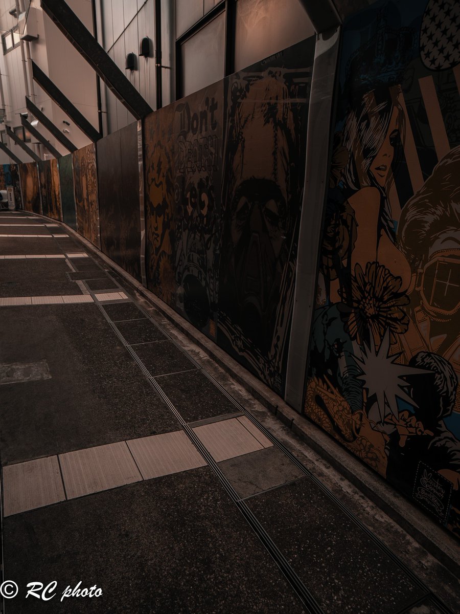 suguru_frames's tweet photo. 人の流れだけを、1/2.5秒で流す。
街のざわめきを切り取るスローシャッター。
⑤10mm／F16／1/2.5秒／ISO50
――――
Letting the Harajuku crowd blur at 1/2.5s.
#ストリートスナップ https://t.co/jHPs4etuku