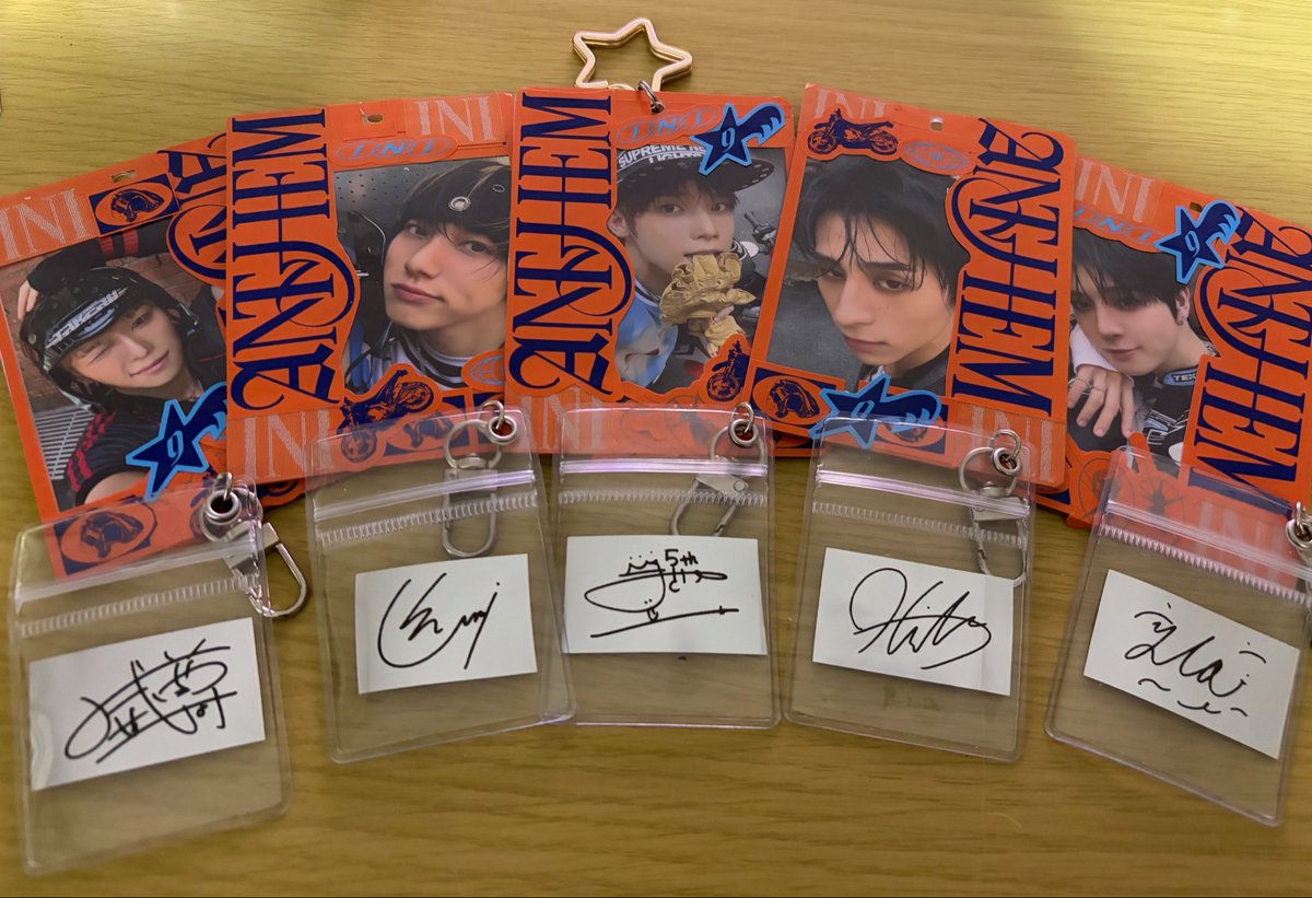 yi_ss14's tweet photo. やっと完成した…お世話に���ってるminiの方たち喜んでもらえると🙆‍♂️
銀テはお気に入りのシールとか貼ってもろて！！ https://t.co/i3xq7Lniji