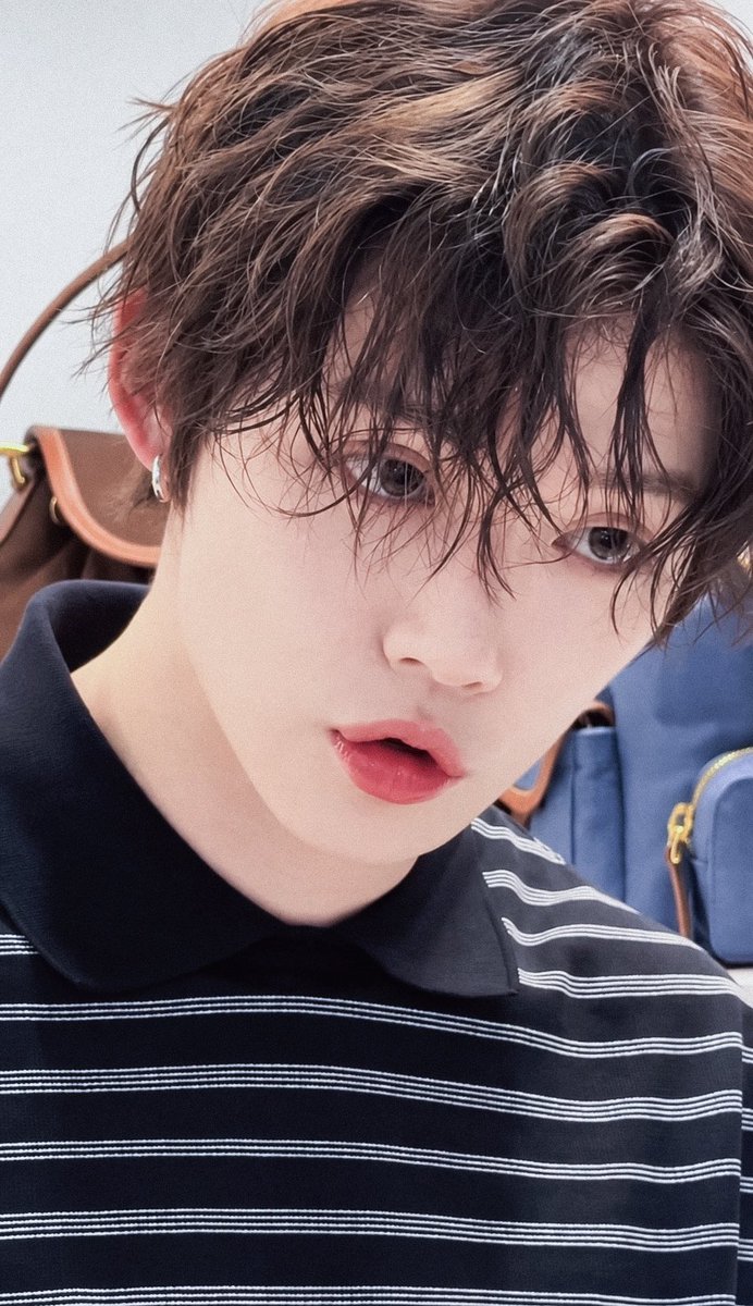 yeji82889's tweet photo. Perfect interpretation of high-end style at Paris Fashion Week

YEONJUN MIUMIU PRINCE
#YEONJUNxMiuMiu #YEONJUN
#MiuMiuSS27 @MIUMIUofficial https://t.co/ARH3joMjDu